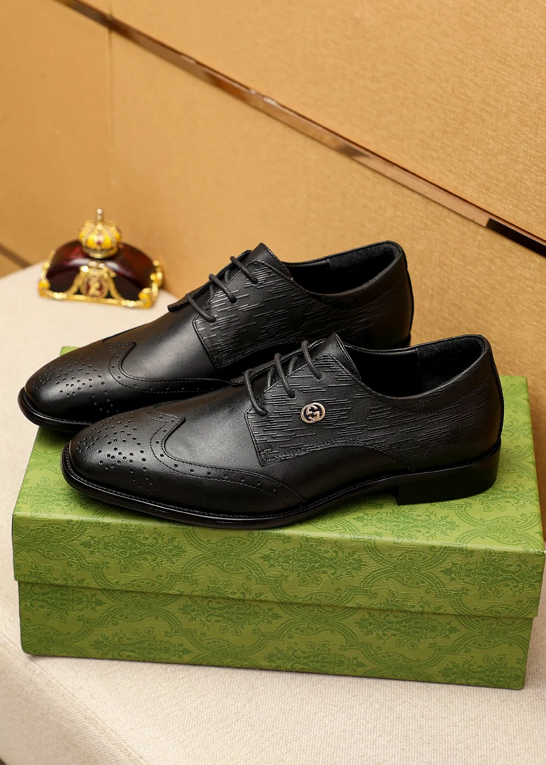Men's shoes 💰442 💐 Product trademark: GUCCI "Gucci" business leather shoes Regular size: 38-44 (45.46🉑️customized) Product materials: Selected imported first-layer calfskin upper, imported small dyed cowhide leather lining. Strong three-dimensional visual effect, combined outsole Color: 1⃣️color optional